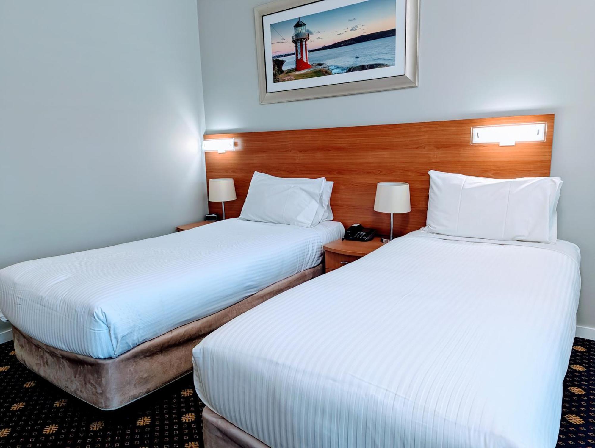 Ramada Hotel & Suites By Wyndham Cabramatta Экстерьер фото