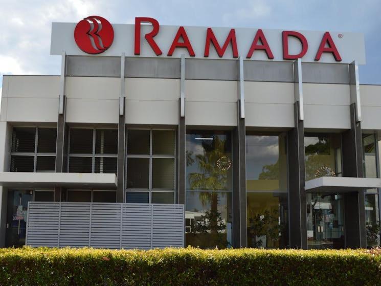 Ramada Hotel & Suites By Wyndham Cabramatta Экстерьер фото