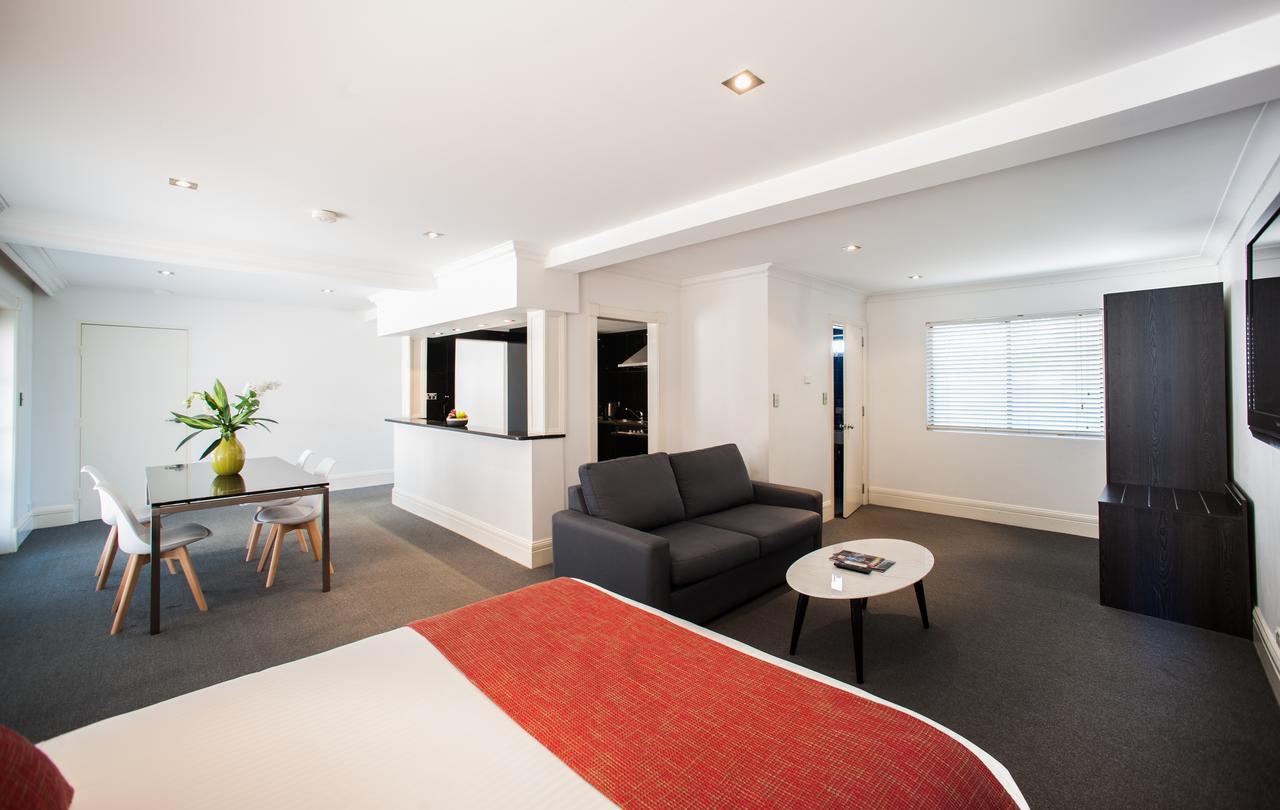Ramada Hotel & Suites By Wyndham Cabramatta Экстерьер фото