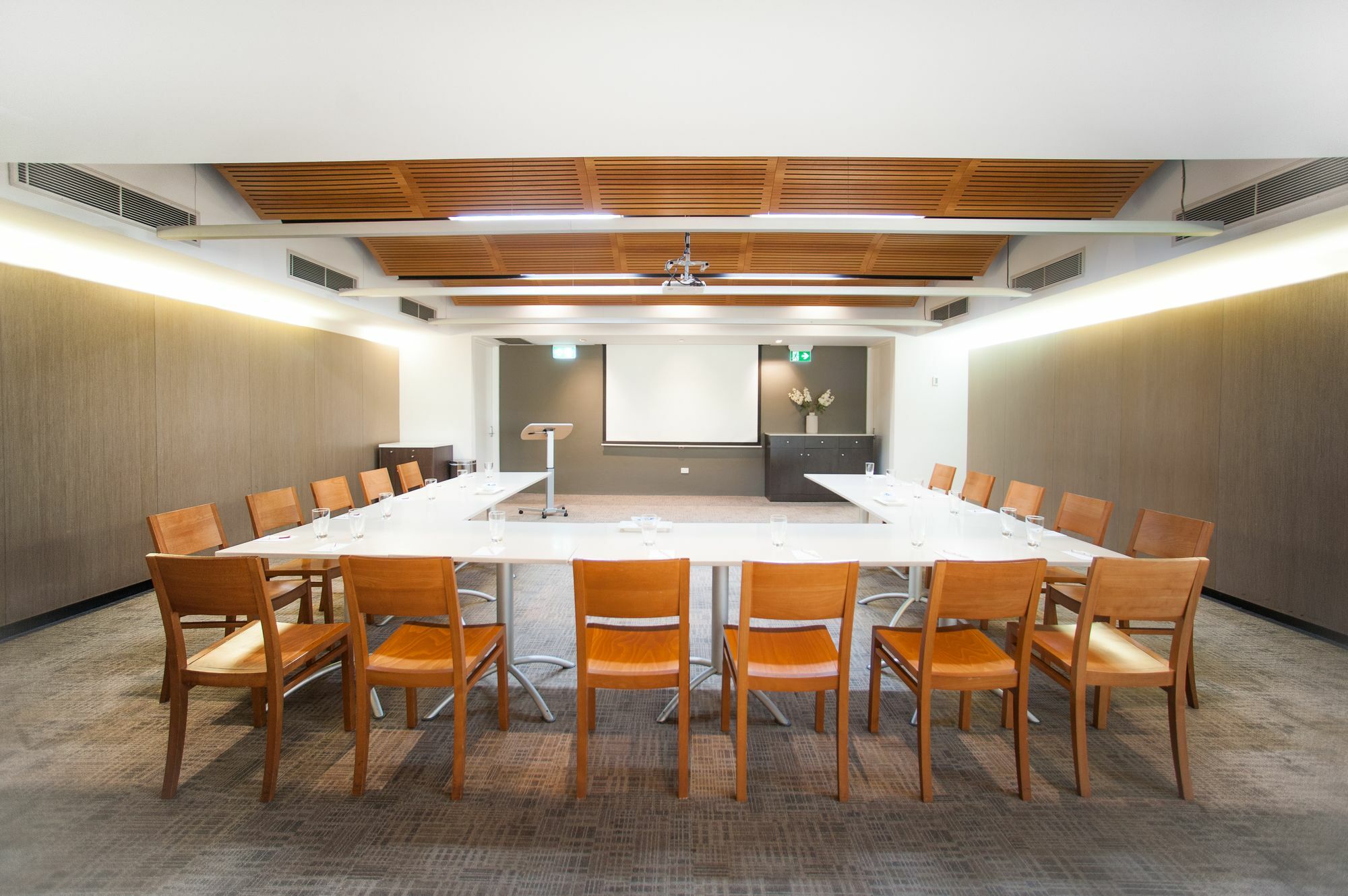 Ramada Hotel & Suites By Wyndham Cabramatta Экстерьер фото