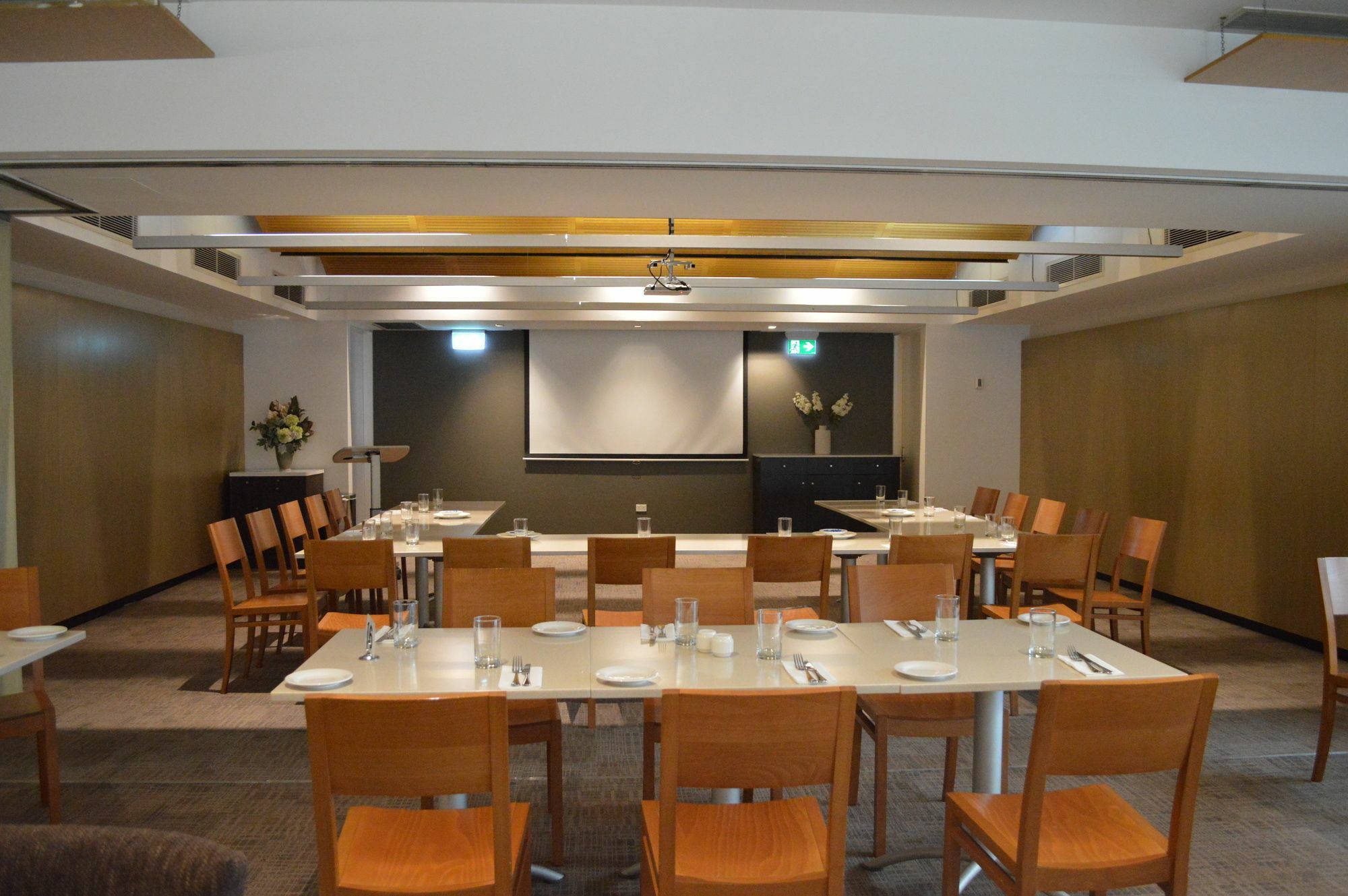 Ramada Hotel & Suites By Wyndham Cabramatta Экстерьер фото